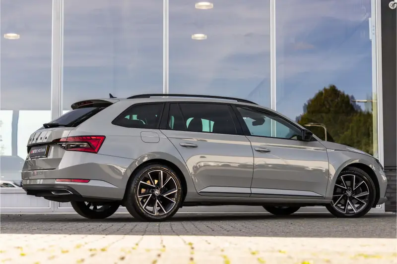 Škoda Superb Combi 1.5 TSI ACT Sportline 2023 leasen bij DreamLease: foto 2