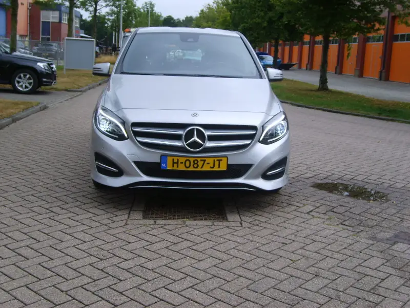 Mercedes-Benz B-Klasse 200 Prestige Comfort automaat 2018 leasen bij DreamLease: foto 2