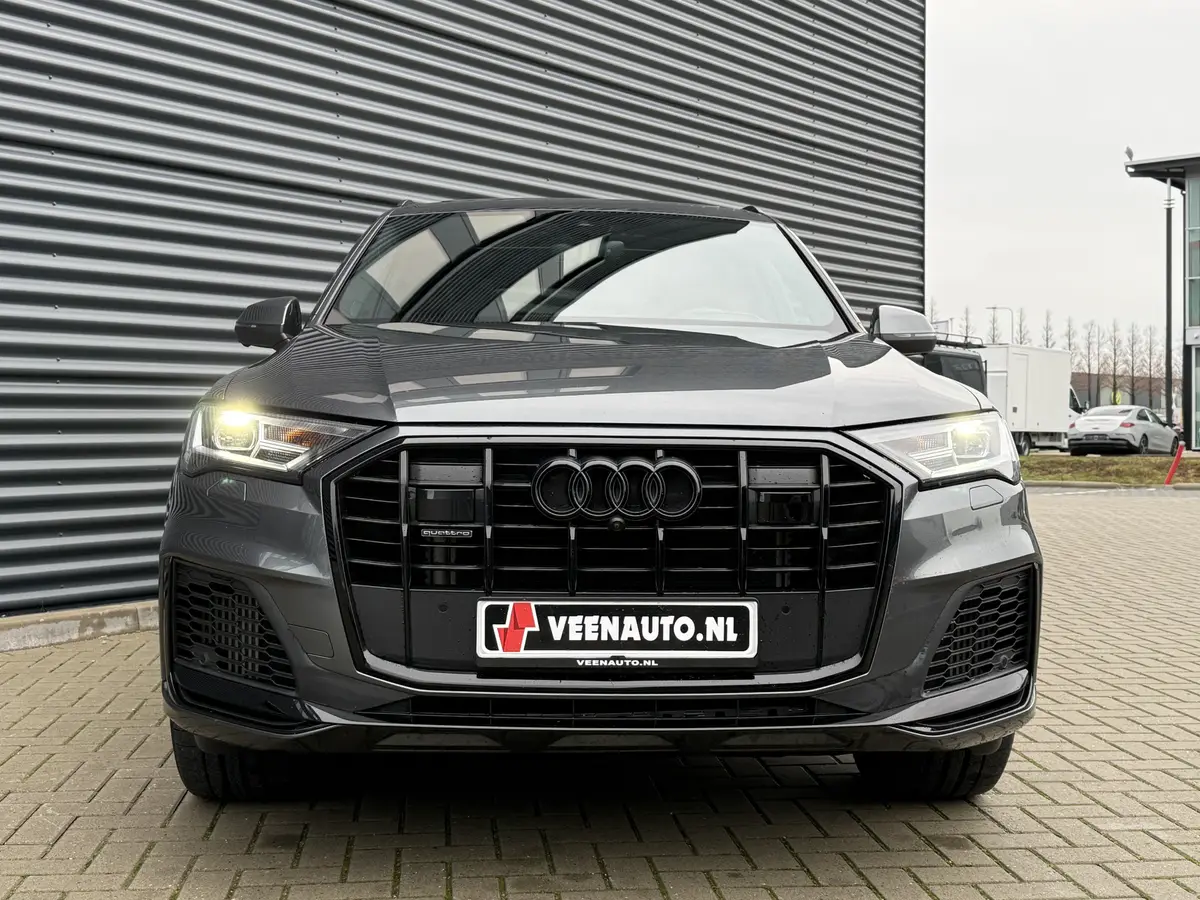 Audi Q7 55 TFSI e quattro S-Line: foto 2