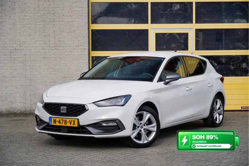 SEAT Leon 1.4 TSI 150PK! Automaat eHybrid PHEV FR Business Intense BJ2021 Lmv 17" | Led V+A | Pdc | App-Connect | Navi | Virtual cockpit | Sfeerverlichting | Climate control | Cruise control | Sportstoelen | Verwarmd stuur/voorstoelen | SoH 89% + 2 laadkabels! 2021 leasen bij DreamLease: foto 1