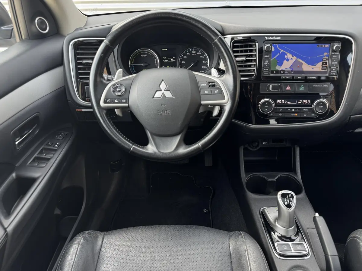 Mitsubishi Outlander 2.0 PHEV Instyle: foto 2
