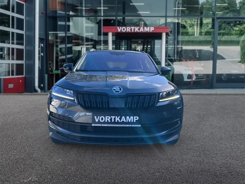 Škoda Karoq 1.5 TSI DSG SPORTLINE PANO-DAK/CAMERA/ELEK-KLEP/CRUISE/CANTON/STOELVERW 2021 leasen bij DreamLease: foto 2