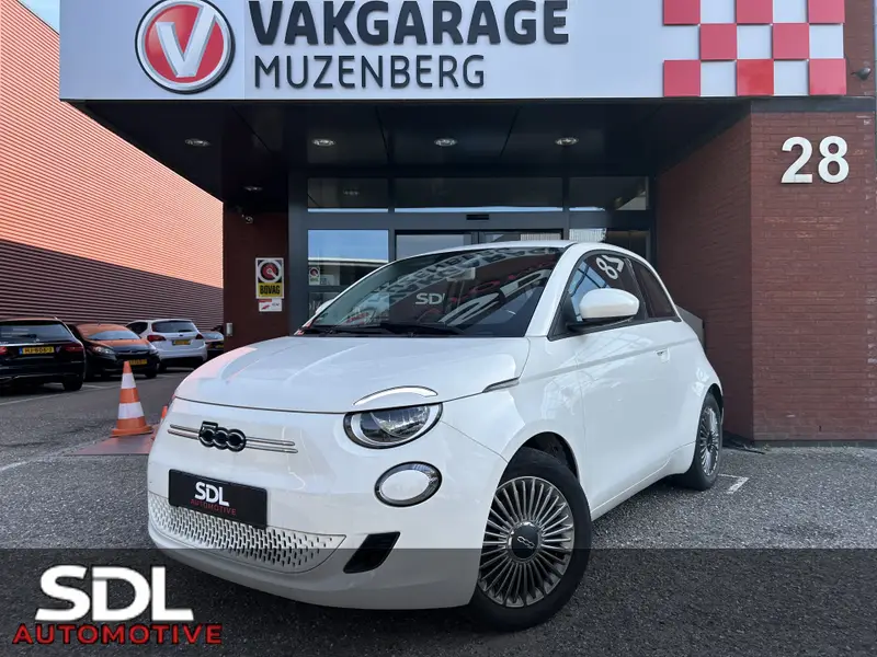 Fiat 500e Icon 42 kWh 118pk // APPLE CARPLAY / ANDROID AUTO // CLIMA // CRUISE-CONTROL // 16'' LMV 2023 leasen bij DreamLease: foto 1