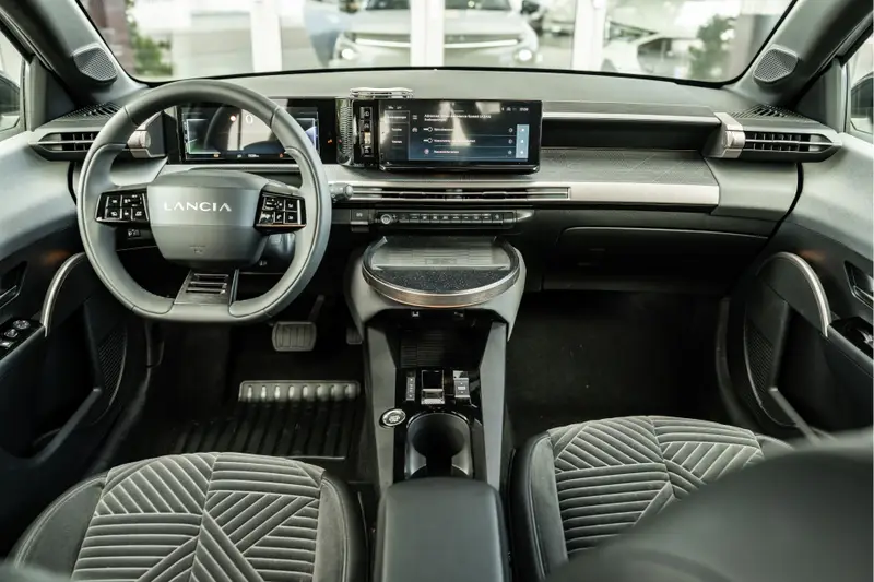 Lancia Ypsilon LX 51 kWh 2024 leasen bij DreamLease: foto 2