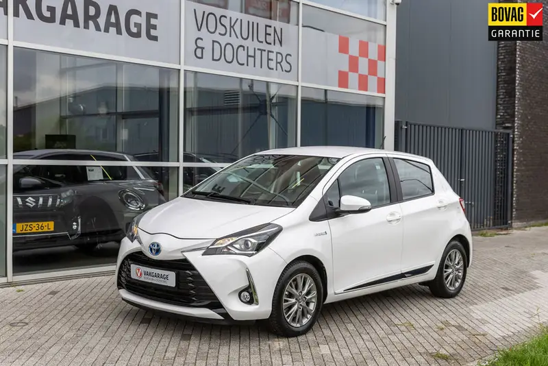 Toyota Yaris 1.5 Hybrid Dynamic White 2019 leasen bij DreamLease: foto 1