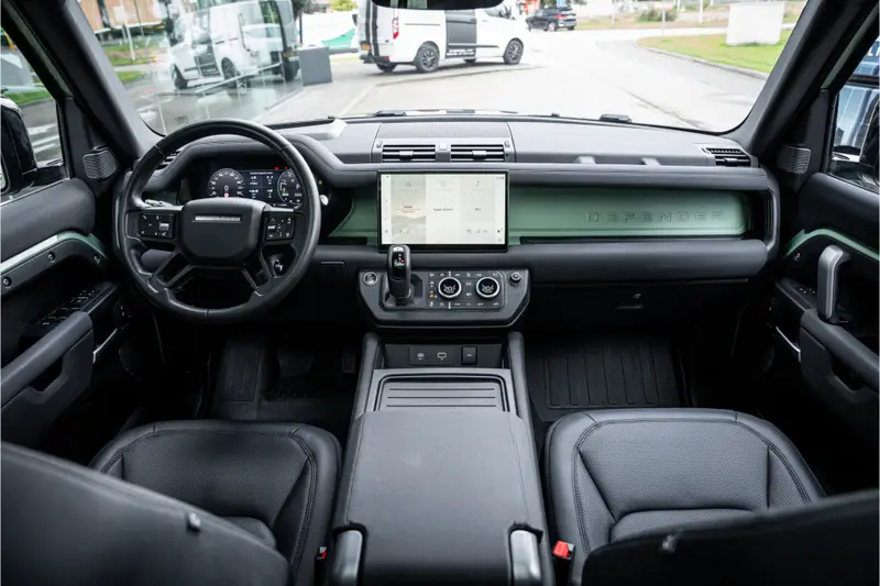 Land Rover Defender 110 2.0 P400e 110 X ** 75 Limited Edition ** Panodak ** Cold Climate ** Trekhaak ** Treeplanken 2023 leasen bij DreamLease: foto 2