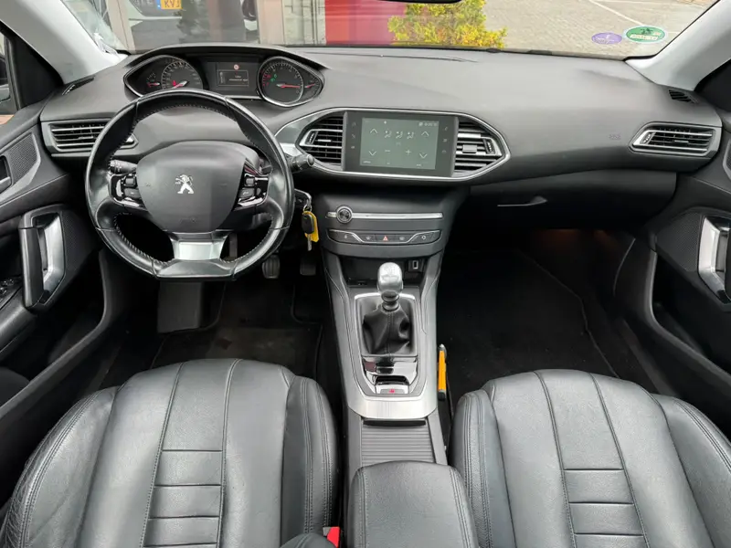 Peugeot 308 SW 1.2 PureTech 2018 leasen bij DreamLease: foto 2
