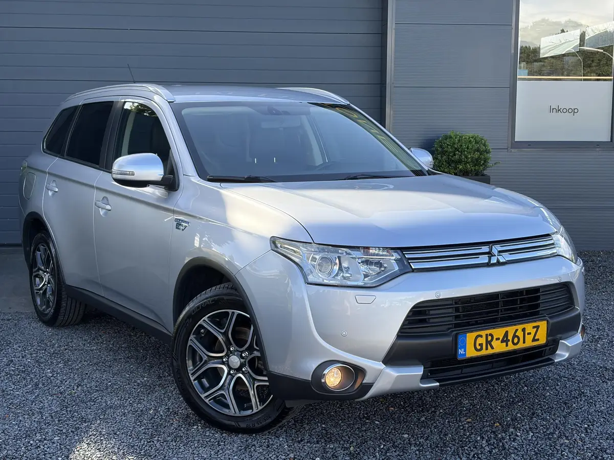 Mitsubishi Outlander 2.0 PHEV Executive Edition X-Line: foto 2