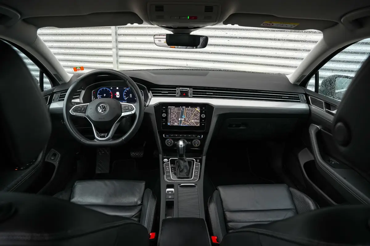 Volkswagen Passat 1.5 TSI Elegance Business R: foto 2