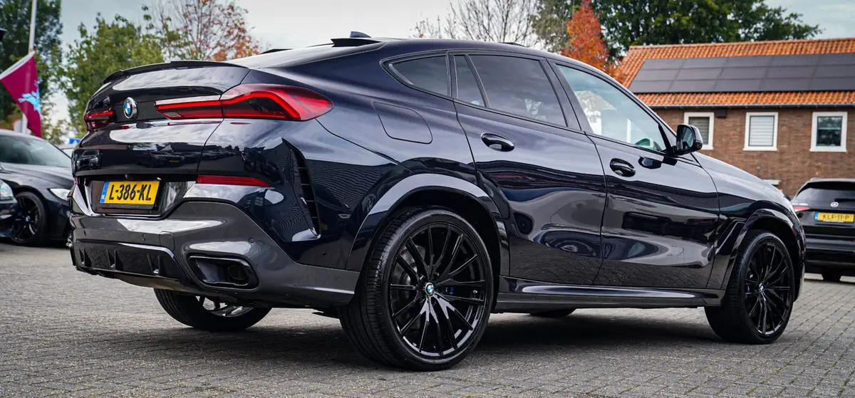 BMW X6 XDrive40i High Executive | Panorama | 360cam | Carbon | Adaptieve cruise control | Kristallen pook | 22 inch | Dealer onder: foto 2