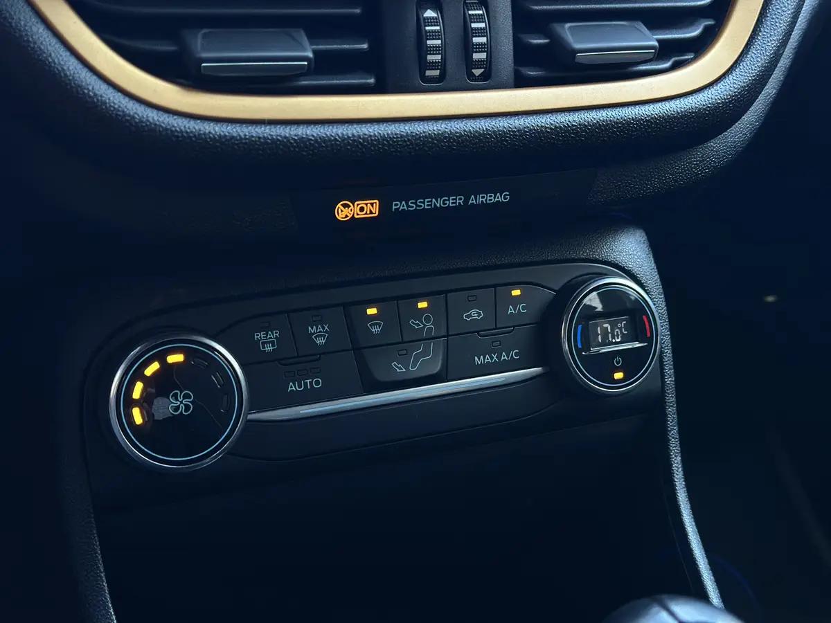 Ford Fiesta 1.0 EcoBoost Active: foto 24