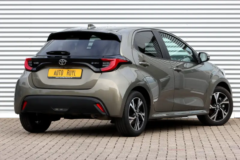 Toyota Yaris 1.5 Hybrid 115 Dynamic Navi / Carplay 2024 leasen bij DreamLease: foto 2