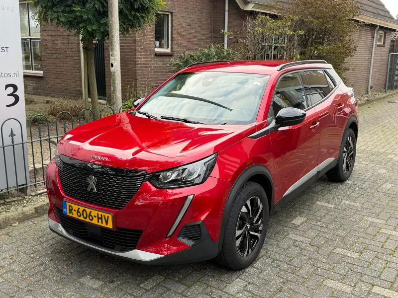Peugeot 2008 1.2 PureTech Allure Pack 2022 leasen bij DreamLease: foto 2