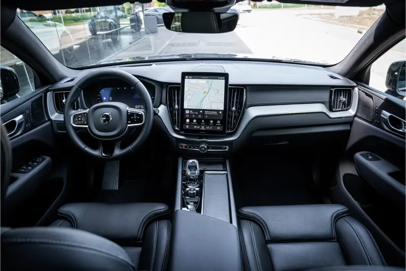 Volvo XC60 T6 Recharge AWD Ultra Black Edition ** Facelift ** Trekhaak ** Harman/Kardon ** HUD ** Massage 2025 leasen bij DreamLease: foto 2
