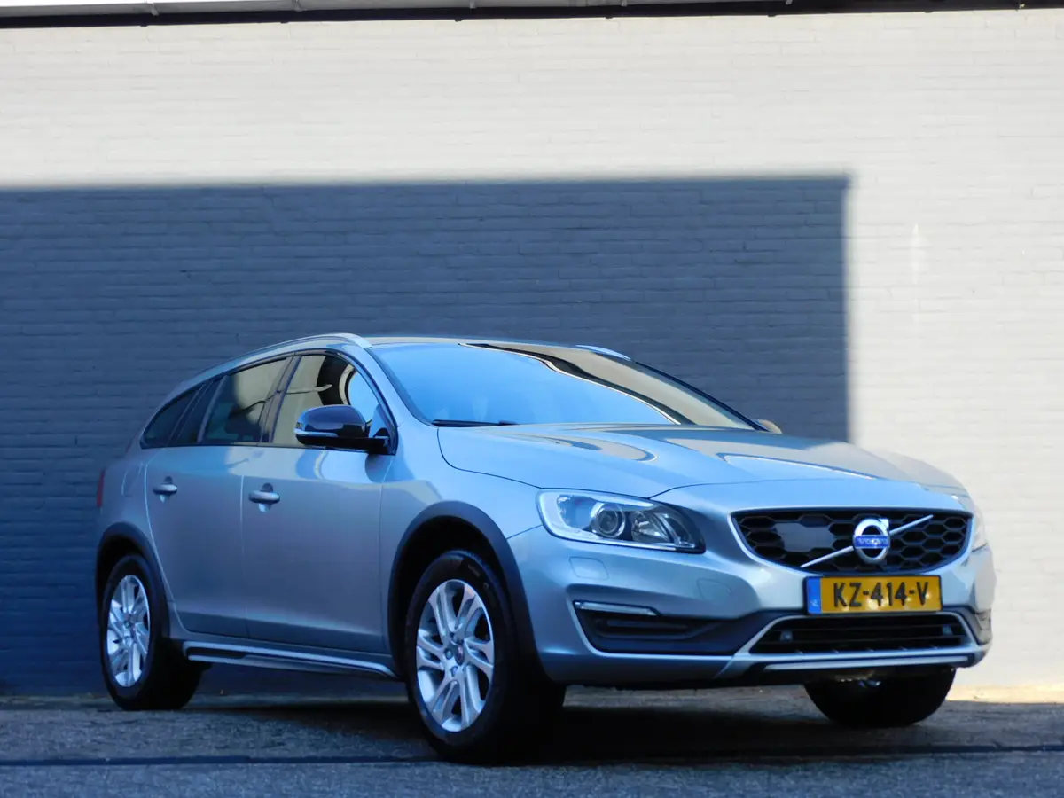 Volvo V60 Cross Country 2.0 D3 Momentum: foto 2