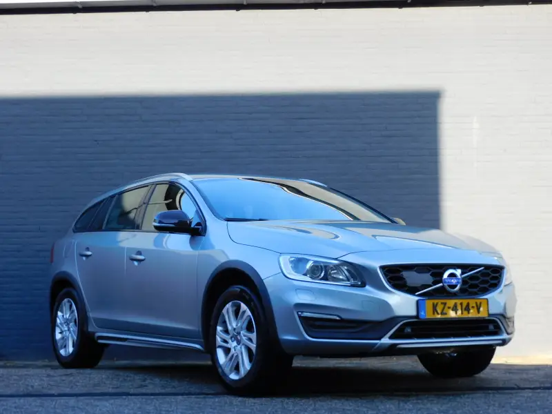Volvo V60 Cross Country 2.0 D3 Momentum 2017 leasen bij DreamLease: foto 2