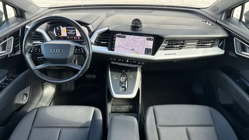 Audi Q4 e-tron 45 S Edition 82 kWh Trekhaak Adaptive cruise Camera 21 inch Velgen 2024 leasen bij DreamLease: foto 2
