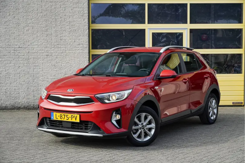Kia Stonic 1.0 T-GDi MHEV DynamicLine BJ2021 Lmv 15" | Led | Pdc | App-Connect | Achteruitrijcamera | Airco | Cruise control | Getint glas 2021 leasen bij DreamLease: foto 1