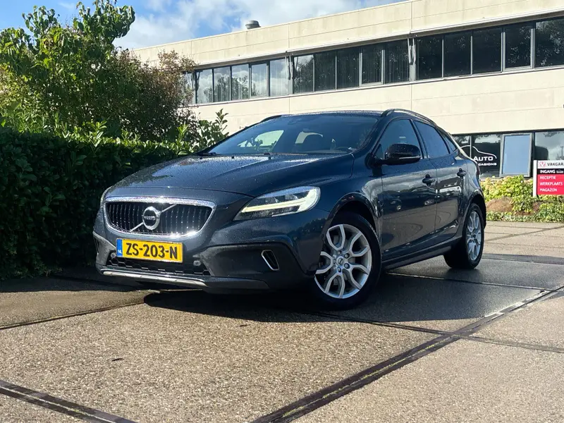 Volvo V40 Cross Country 1.5 T3 Polar+ Luxury 2019 leasen bij DreamLease: foto 1