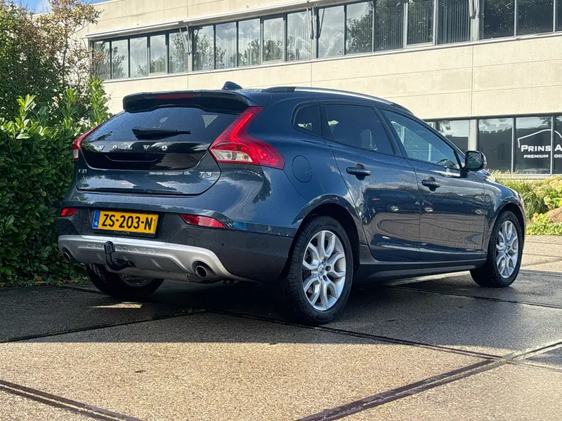 Volvo V40 Cross Country 1.5 T3 Polar+ Luxury 2019 leasen bij DreamLease: foto 2