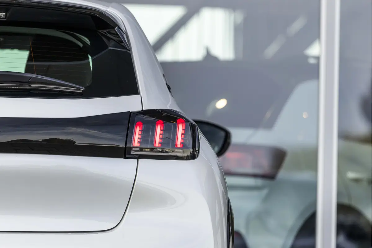 Peugeot e-208 EV Allure Pack 50 kWh: foto 36