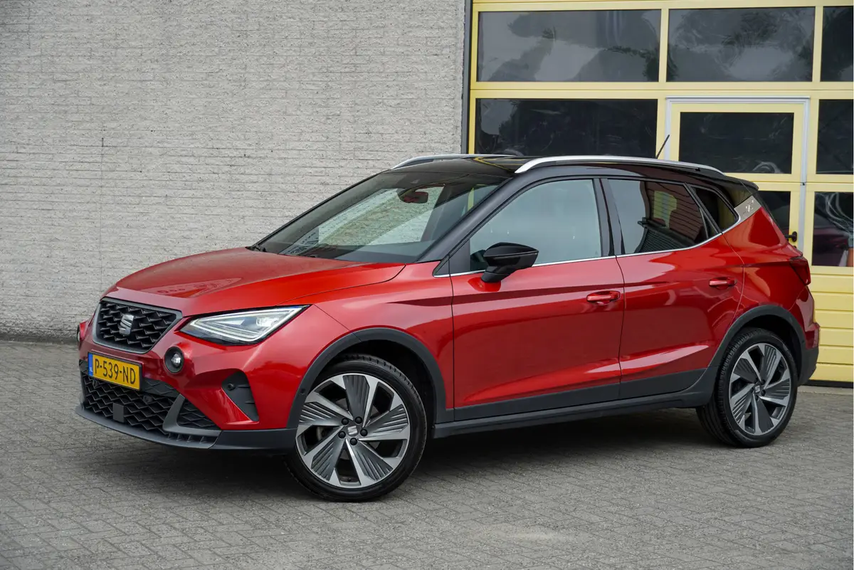 SEAT Arona 1.0 TSI FR Business Intense BJ2022 Lmv 18" | Led V+A | Pdc | Keyless entry | Achteruitrijcamera | App-Connect | Navi | Virtual cockpit | Dashboard verlichting | Climate control | Cruise control | Sportstoelen | Verwarmde voorstoelen | Zwarte hemel: foto 2