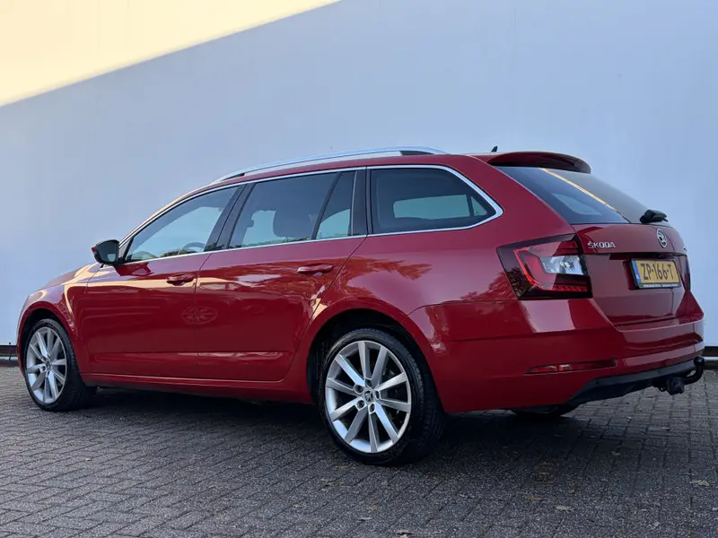 Škoda Octavia Combi 1.5 TSI Greentech Style Trekhaak Pano Leer Memory Canton Adap.Cruise Camera VOL! 2019 leasen bij DreamLease: foto 2