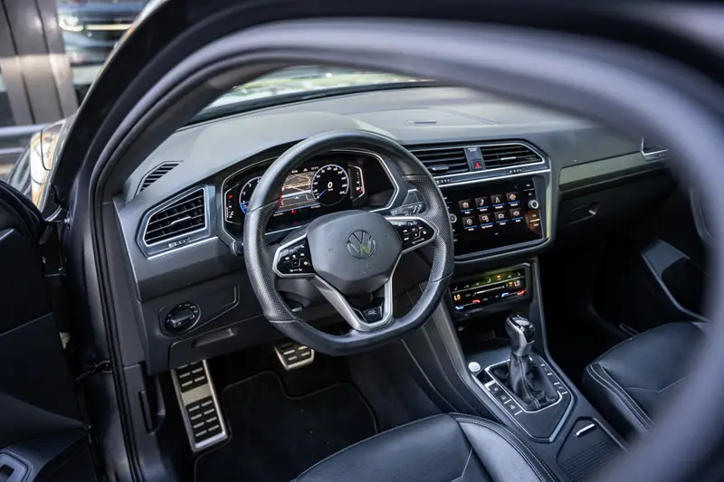 Volkswagen Tiguan Allspace 1.5 TSI R-Line Business+ | 7 persoons | Panoramadak | Leder | Trekhaak | Carplay | Stoel en stuurverw.| 2022 leasen bij DreamLease: foto 2