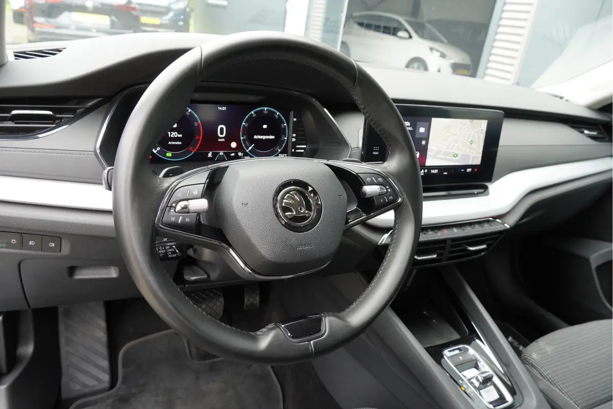 Škoda Octavia Combi 1.0 e-TSI Automaat! Business Edition BJ2020 Lmv 16" | Led V+A | Dynamische knipperlichten | Pdc | Elek. achterklep | App-Connect | Navi | Virtual cockpit | Climate control | Cruise control | Getint glas | Nw-model!: foto 2