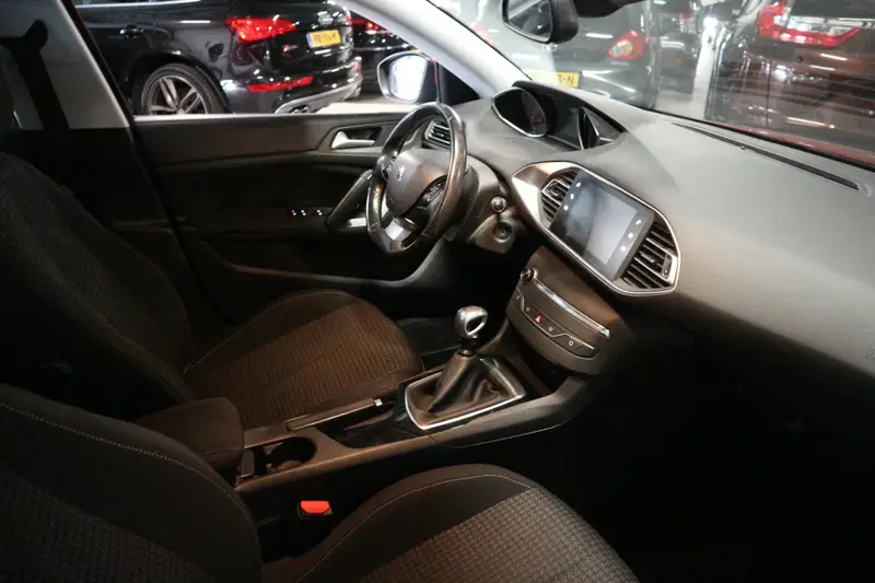 Peugeot 308 SW 1.2 360 CAM / NAVI / LED / DEALER ONDERHOUDEN ! ! ! ! 2017 leasen bij DreamLease: foto 2