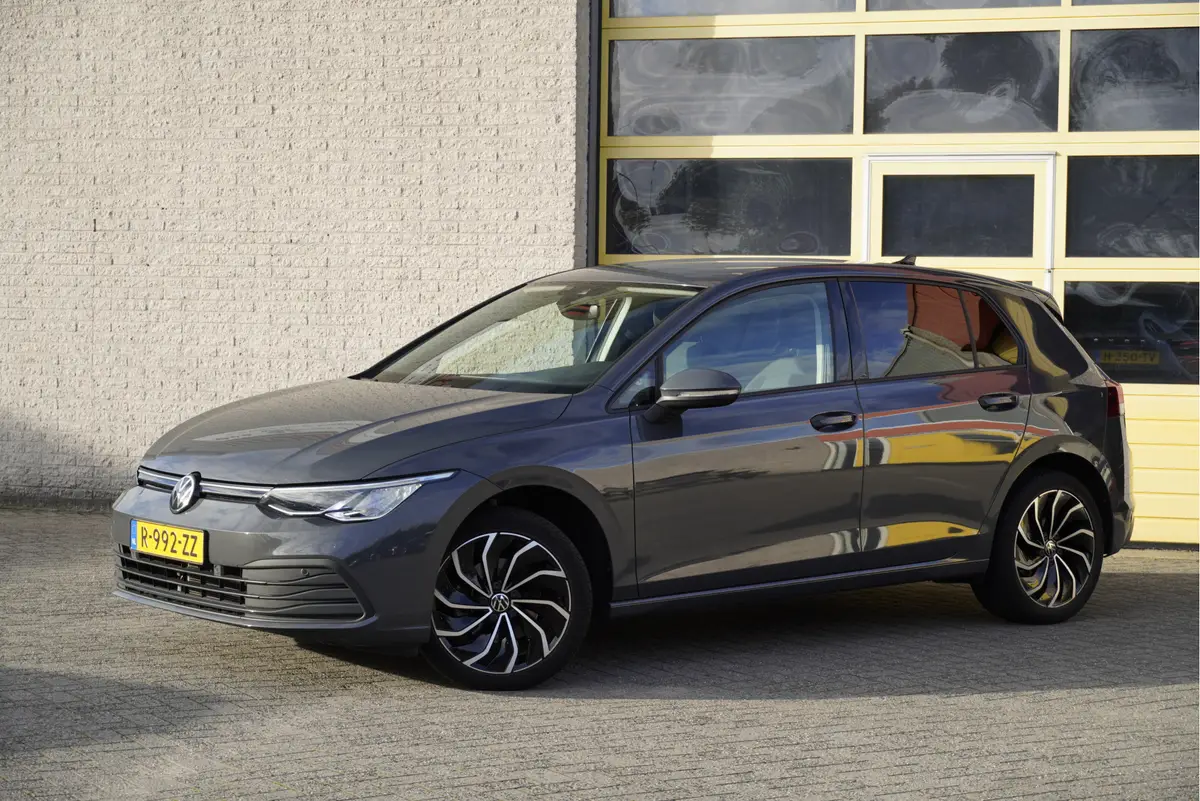 Volkswagen Golf 1.0 TSI Life BJ2022 Lmv 17" | Led V+A | Pdc | Achteruitrijcamera | App-Connect | Navi | Sfeerverlichting | Climate control | Cruise control | Verwarmd stuur | Verwarmde voorstoelen | Extra getint glas: foto 2