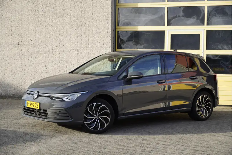 Volkswagen Golf 1.0 TSI Life BJ2022 Lmv 17" | Led V+A | Pdc | Achteruitrijcamera | App-Connect | Navi | Sfeerverlichting | Climate control | Cruise control | Verwarmd stuur | Verwarmde voorstoelen | Extra getint glas 2022 leasen bij DreamLease: foto 2