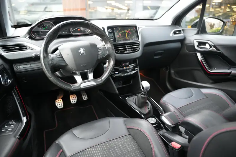 Peugeot 2008 1.2 PureTech GT-line 2018 leasen bij DreamLease: foto 2