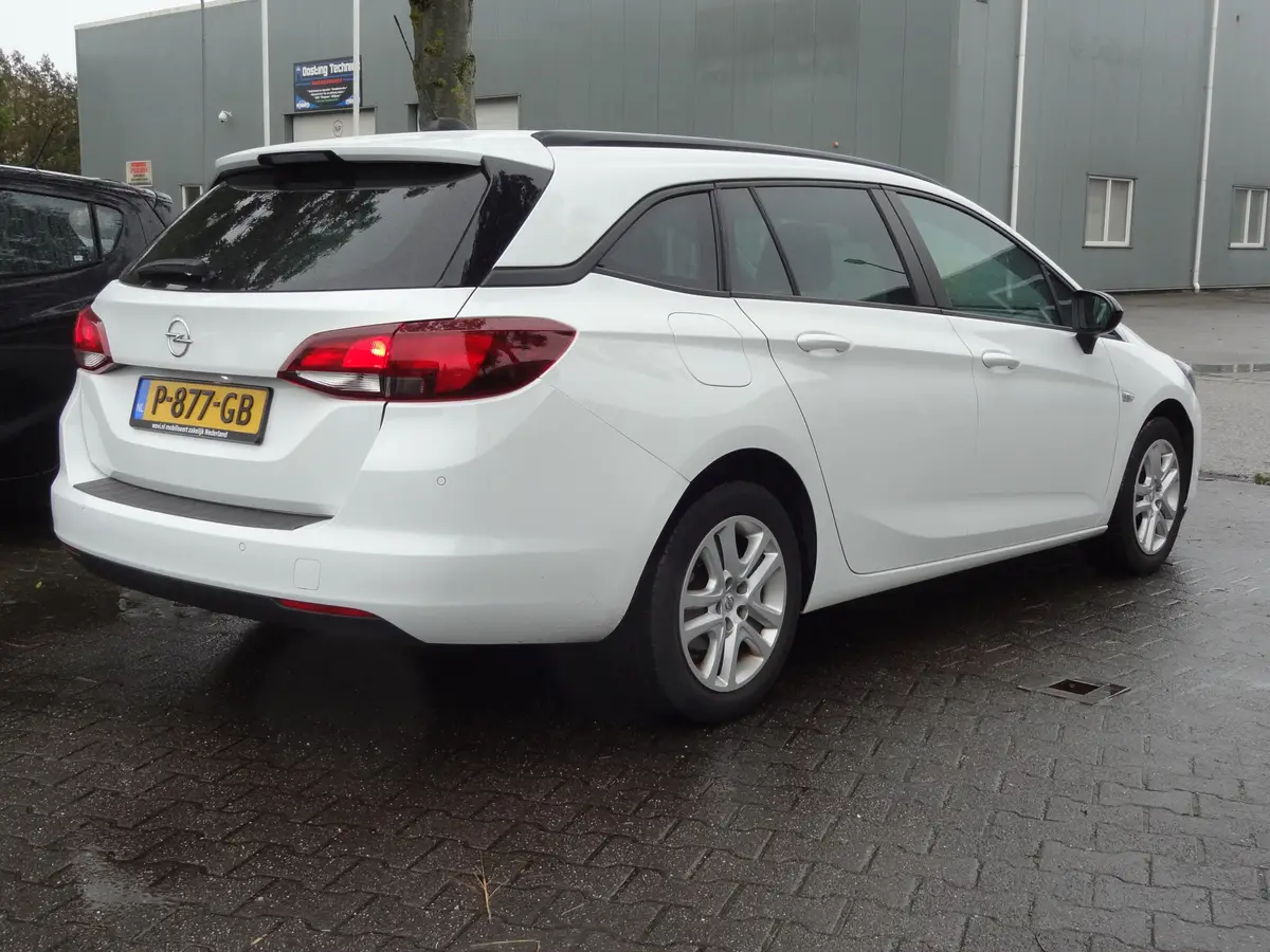Opel Astra Sports Tourer 1.2 Business Edition: foto 2