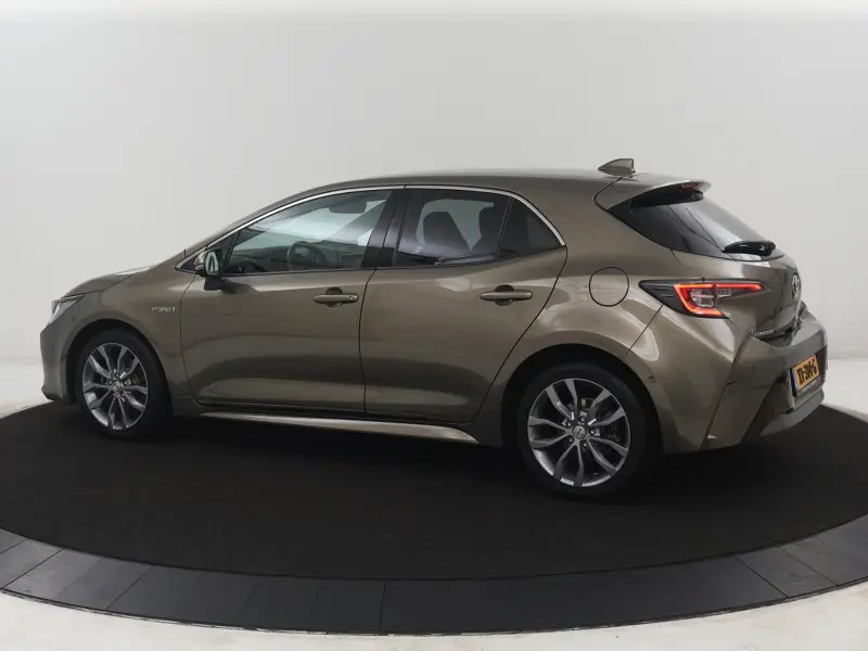 Toyota Corolla 1.8 Hybrid Executive | Leder/alcantara | Stoelverwarming | 2019 leasen bij DreamLease: foto 2