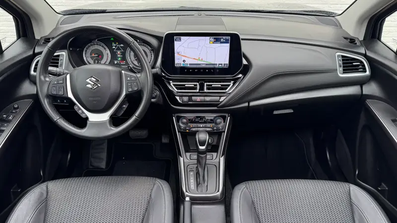 Suzuki S-Cross 1.5 Hybrid Select Automaat Trekhaak Panodak 360 Camera Carplay Adaptive Cruise Clima Stoelverw 2024 leasen bij DreamLease: foto 2