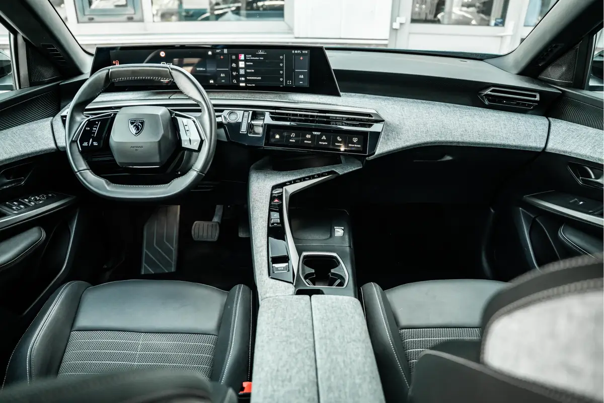 Peugeot e-3008 Allure 73kWh | Adaptive cruise | AppleCarPlay | Warmtepomp: foto 2