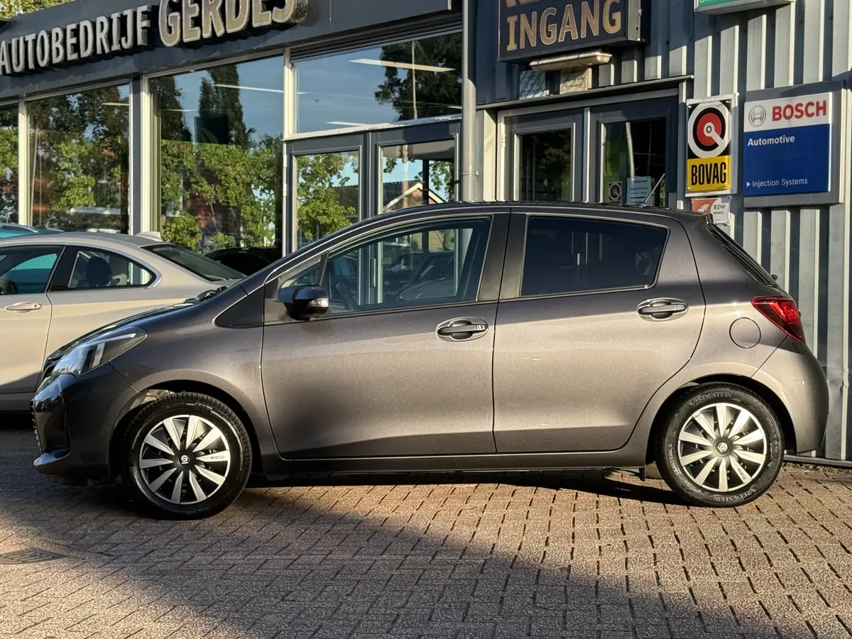 Toyota Yaris 1.0 VVT-i Aspiration: foto 2