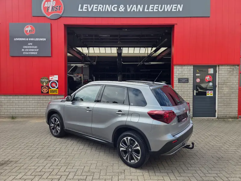 Suzuki Vitara 1.5 Hybrid Style Automaat/ Schuifdak/ Parkeersensoren voor + achter/ Trekhaak/ Navi/ Rijklaarprijs! 2022 leasen bij DreamLease: foto 2