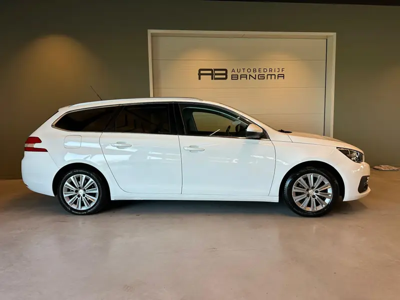 Peugeot 308 SW 1.2 PureTech BLUE LEASE PREMIUM|NAVIGATIE|CLIMA AIRCO|ISOFIX|CRUISECONTROL|APPLE CARPLAY+ANDROID|PANORAMADAK|LEER 2018 leasen bij DreamLease: foto 2