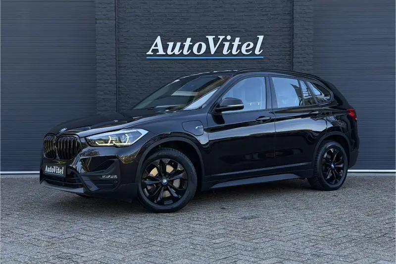 BMW X1 xDrive25e | Leder | Unieke kleur! | Elektrische Klep | PDC V & A | Carplay 2022 leasen bij DreamLease: foto 1