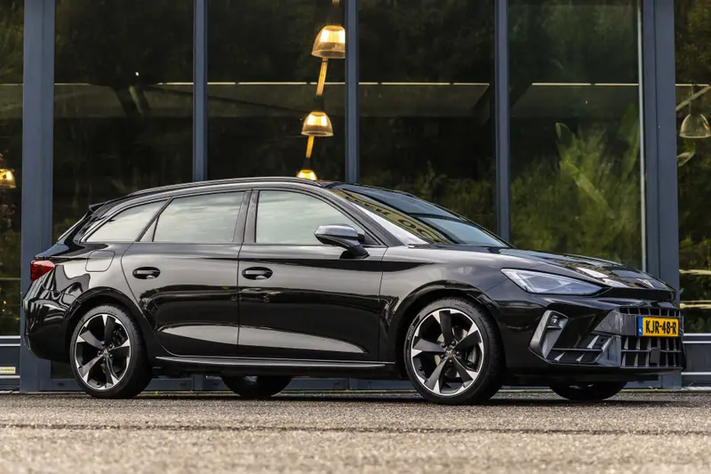 CUPRA Leon Sportstourer 1.5 TSI e-Hybrid Essential 2024 leasen bij DreamLease: foto 1
