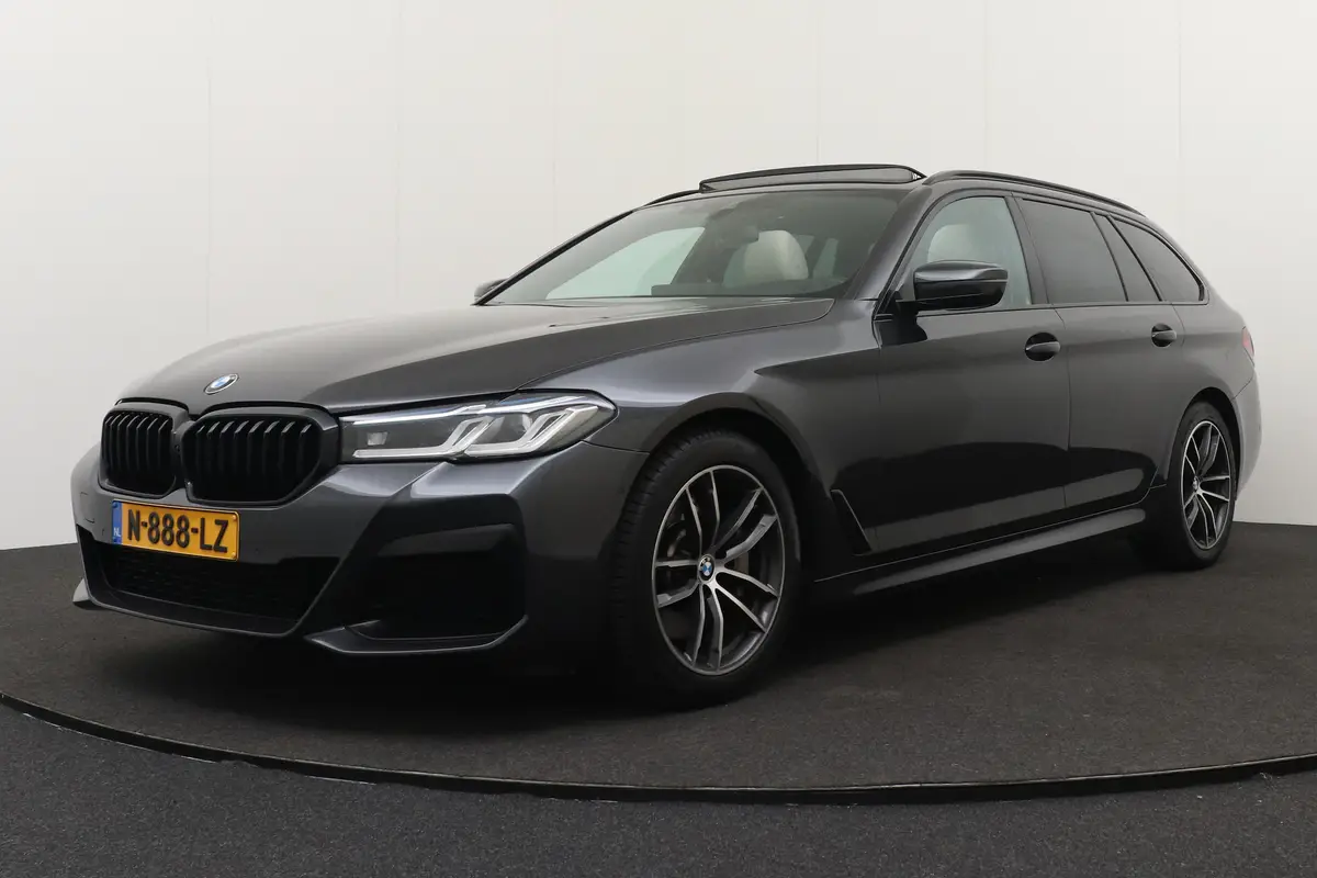 BMW 5 Serie Touring 530i 252 PK M-Sport Shadow-Line: foto 1