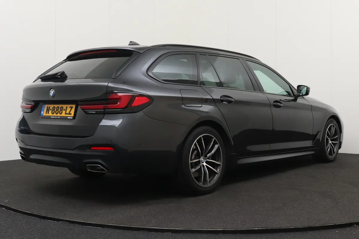 BMW 5 Serie Touring 530i 252 PK M-Sport Shadow-Line: foto 2