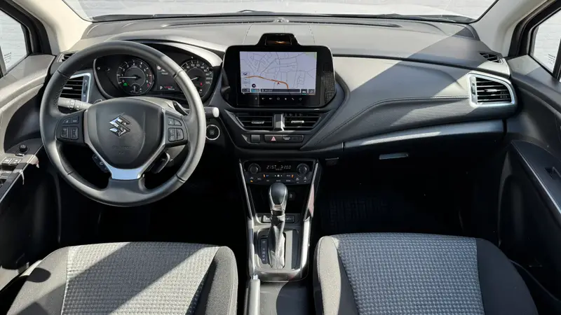 Suzuki S-Cross 1.5 Hybrid Select Camera Led verlichting Adaptieve cruise Verwarmde stoelen 2025 leasen bij DreamLease: foto 2
