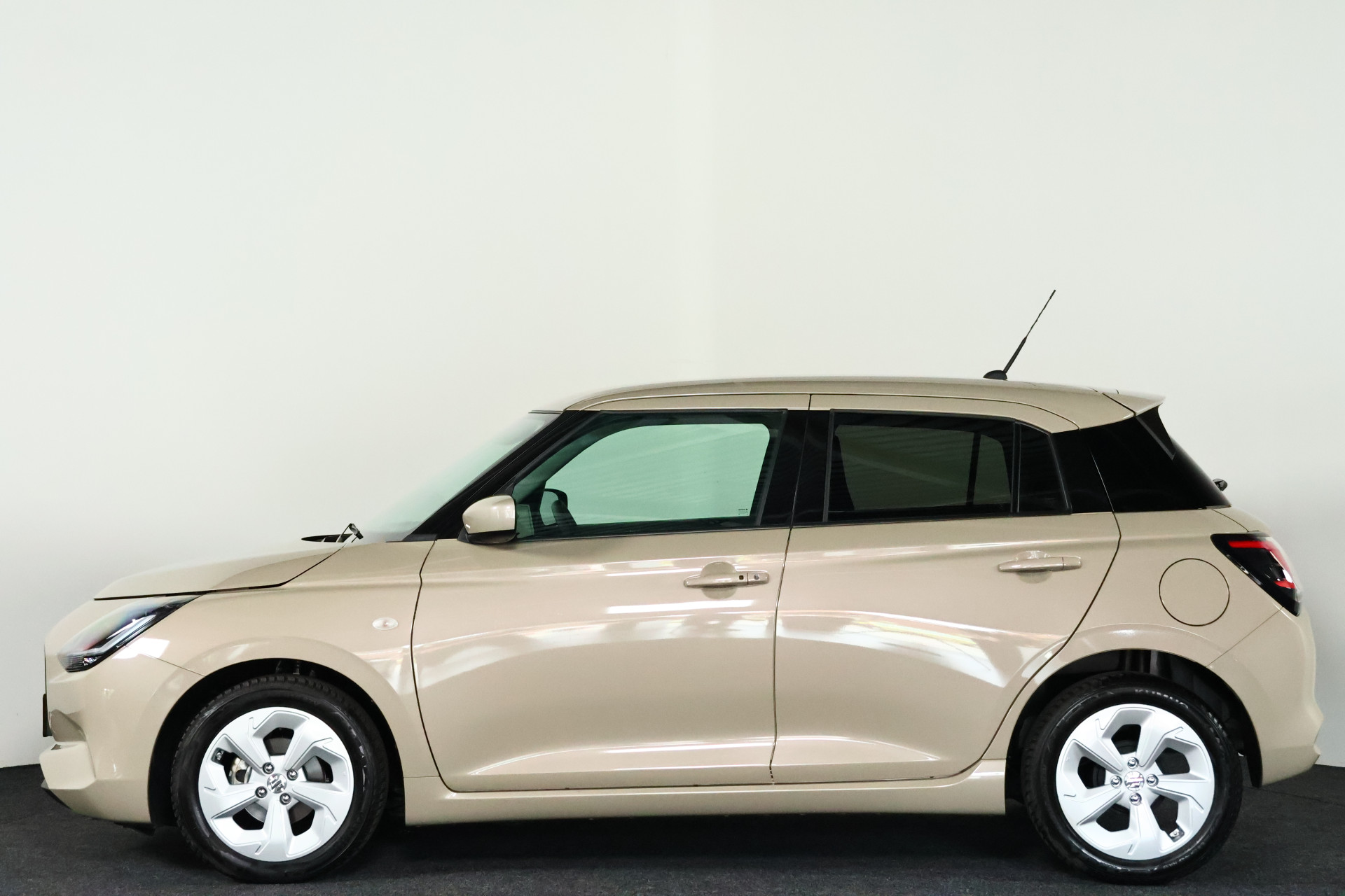Suzuki Swift 1.2 Style Smart Hybrid: foto 32