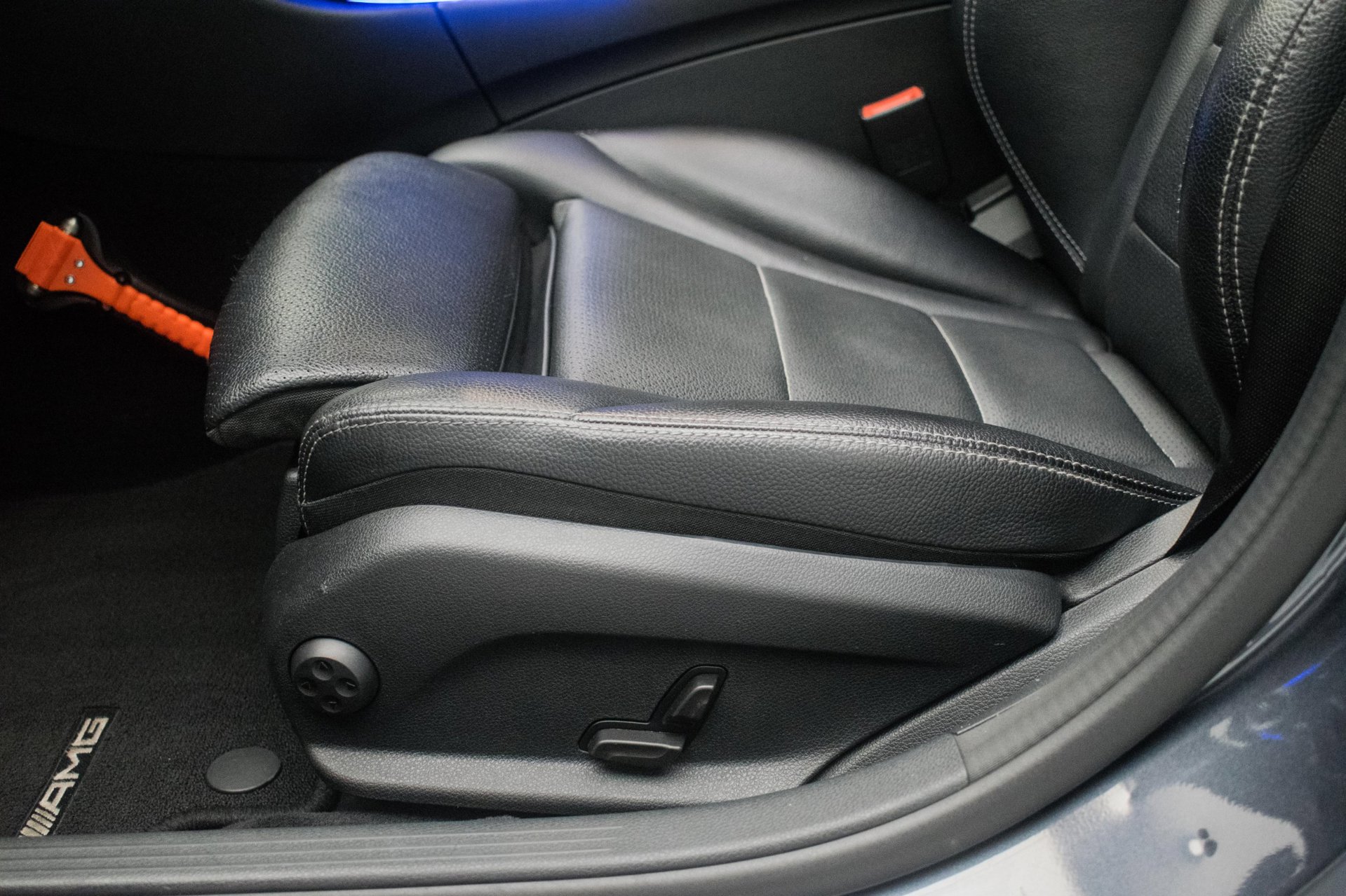 Mercedes-Benz C-Klasse 180 AMG Aut NL-auto [ Panoramadak Sfeerverlichting Leder Stoelverwarming 19 Inch Full-LED ]: foto 39