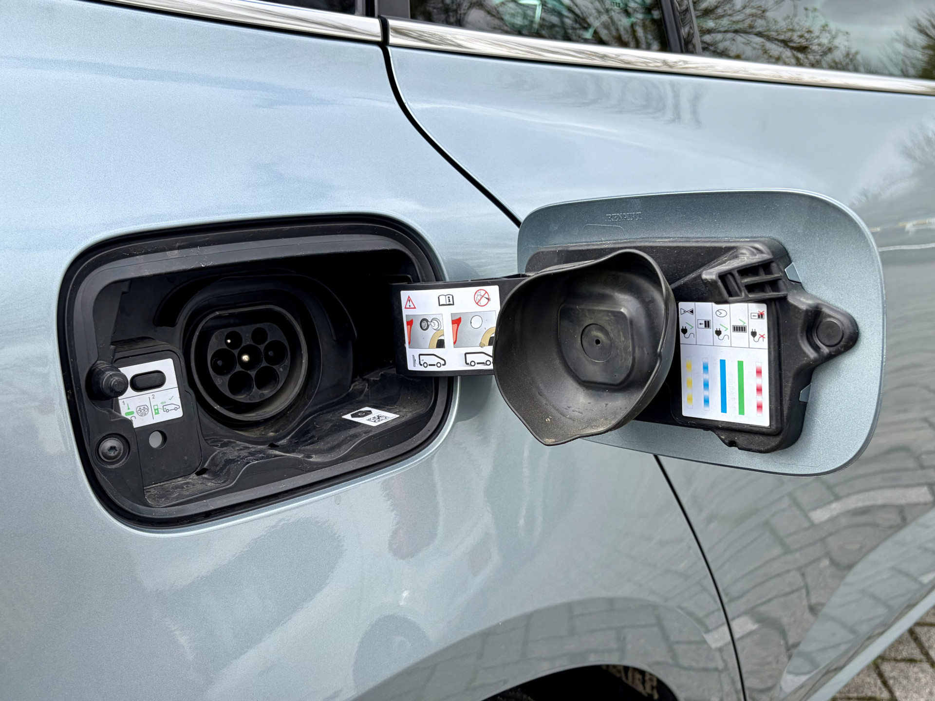 Renault Megane E-Tech Estate 1.6 Plug-In Hybrid 160 Intens: foto 57