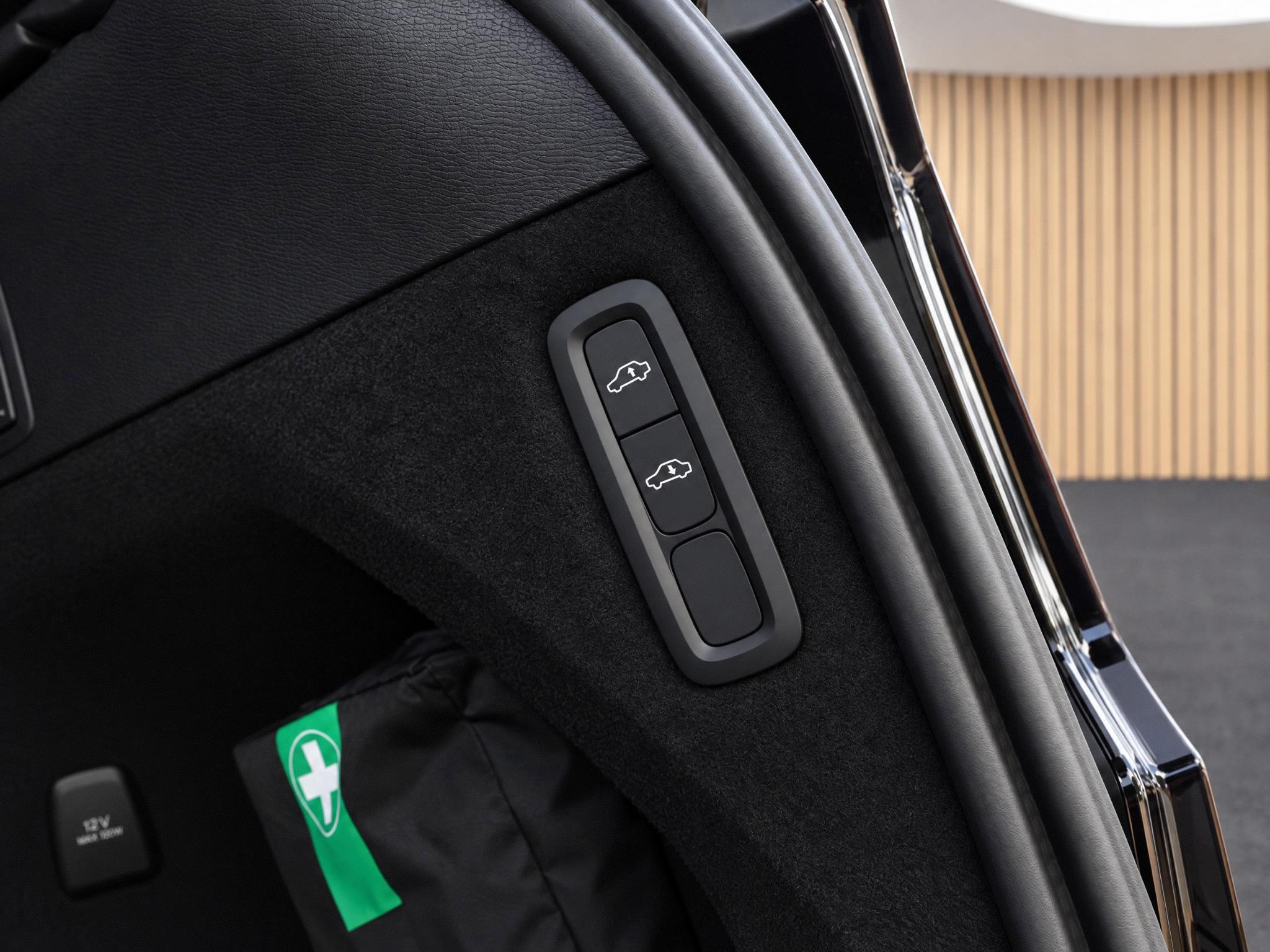 Volvo XC90 2.0 T8 Plug-in hybrid AWD Ultra Bright: foto 30
