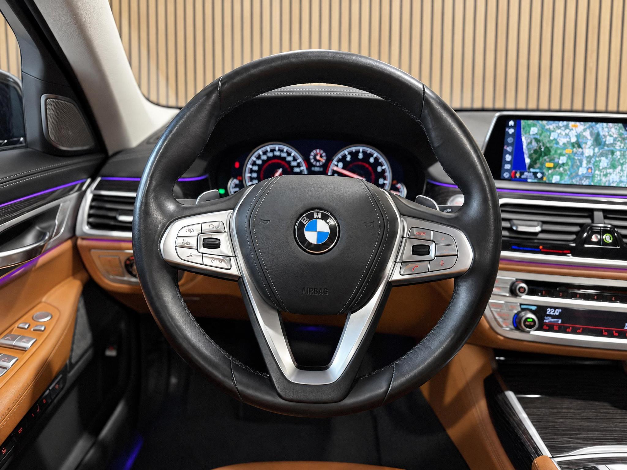BMW 7 Serie 750i xDrive: foto 30